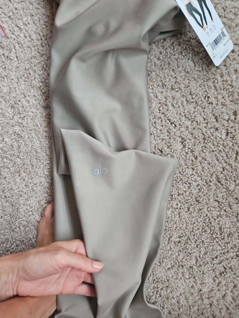 Alo Airlift Gravel Leggings Large NwT - Picture 5 of 5